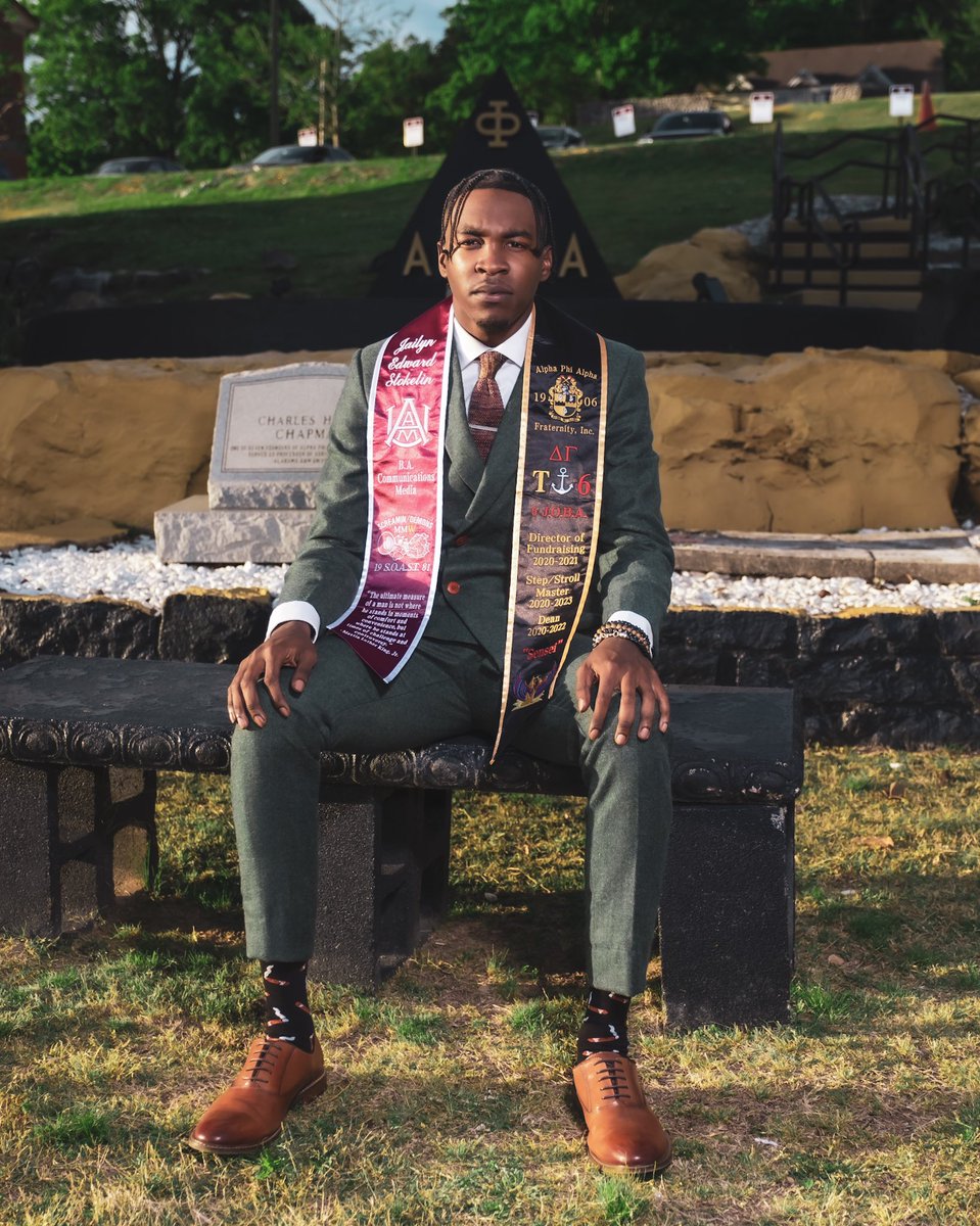 jackpotjaib's tweet photo. grad dump 👨🏾‍🎓 https://t.co/1gyQPnxAyr
