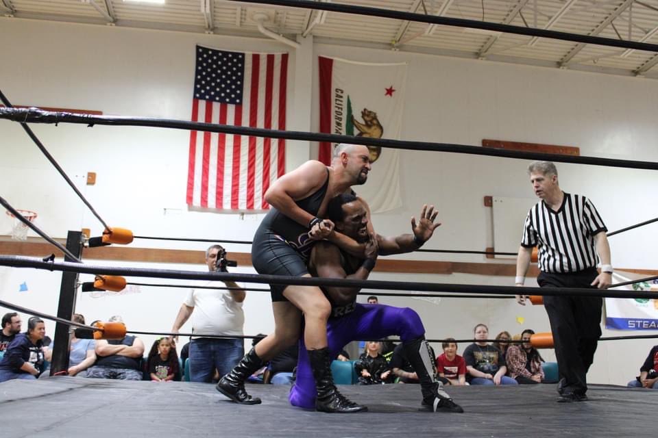 JohnnyButabi's tweet image. The chin lock is mighty! @WrestlingBios