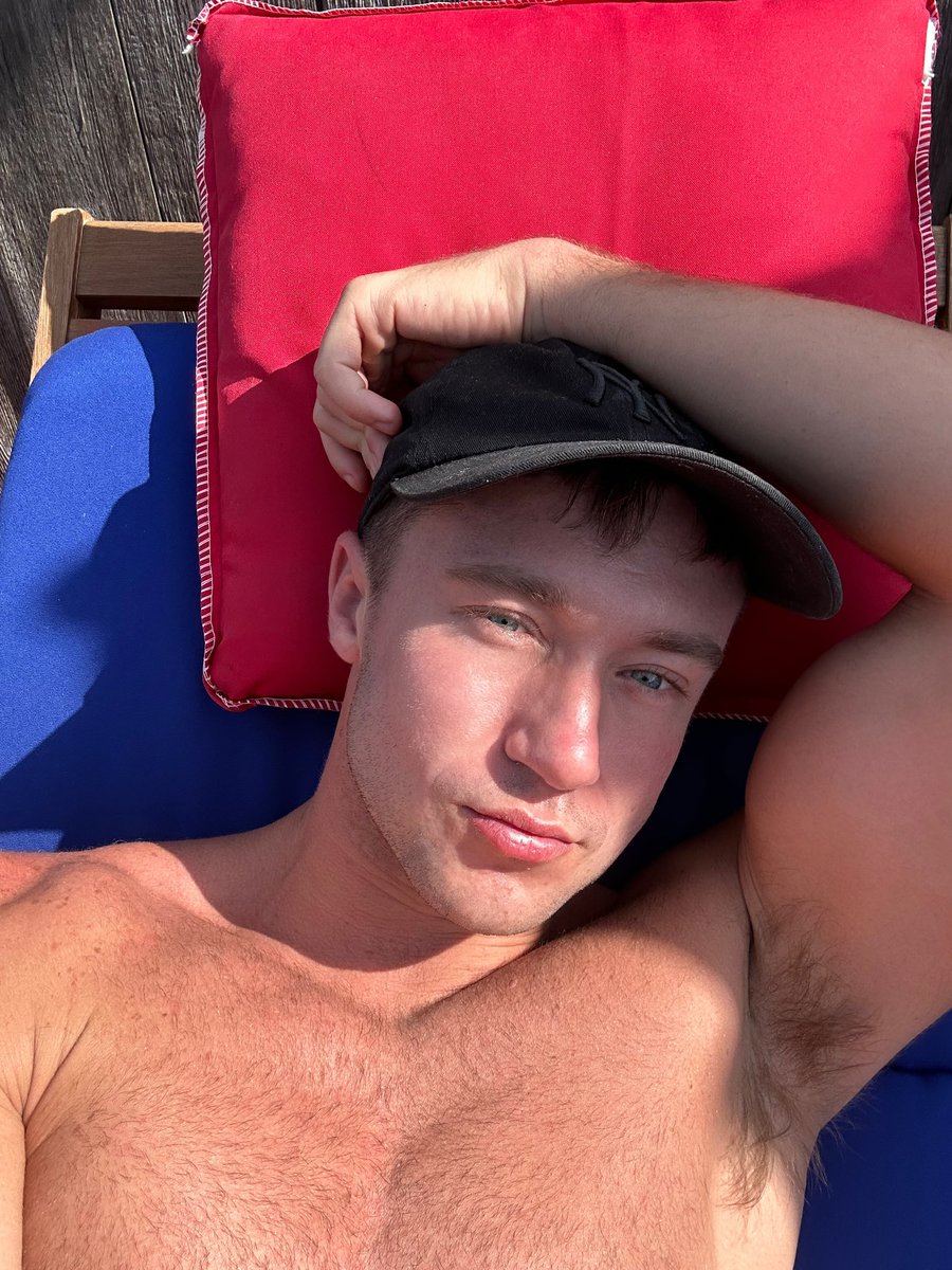 FvogliqWIAEVKh7?format=jpg&name=medium