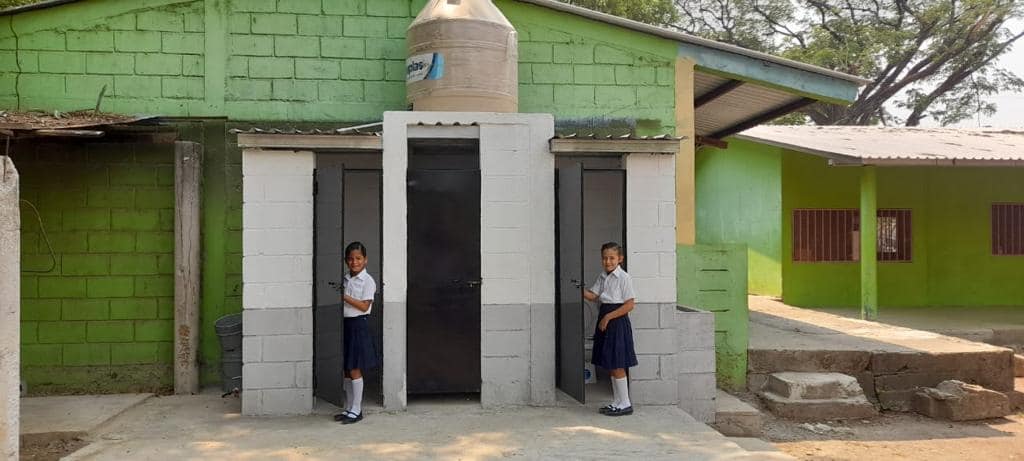 enter504's tweet photo. #Educación Azucarera La Grecia y su fundación Funazucar construyen comedor infantil y módulo sanitario en las instalaciones del CEB Álvaro Contreras   #AzucareraLaGrecia #Funazucar #ComedorInfantil #ModuloSanitario #Choluteca #Honduras 
https://t.co/1wWvFW0L21 https://t.co/TY4Bk9CycE