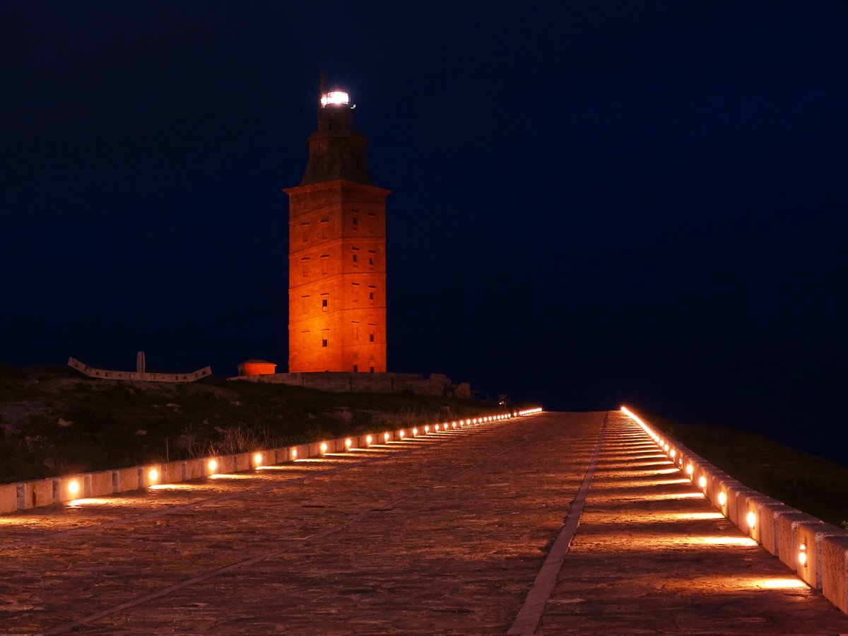 #Coruña - Esta noche la Torre de Hércules se ilumina de rojo con motivo del #DíaMundialCruzRoja

#DíaMundialDeLaCruzRoja