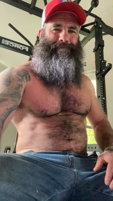 These are my workout clothes ☺️ https://t.co/qgvWqO3Nb4