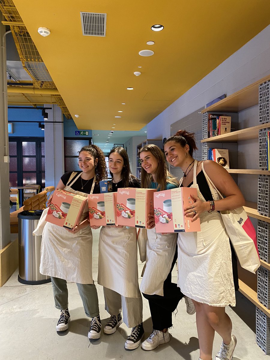 ComunidadResa's tweet photo. ¡Y #ResaChef x @LekueES llegó a Resa San Mamés! 👩🏻🍳👨🏻🍳💪
Estrés, aprendizaje, competitividad y como resultado unos platos brutales, ¡enhorabuena a las ganadoras!
¿Dónde te gustaría que fuera la próxima sesión?
#ResaEatWell #ResidenciasResa #studentlife #residencelife https://t.co/FW9RYWO0qX