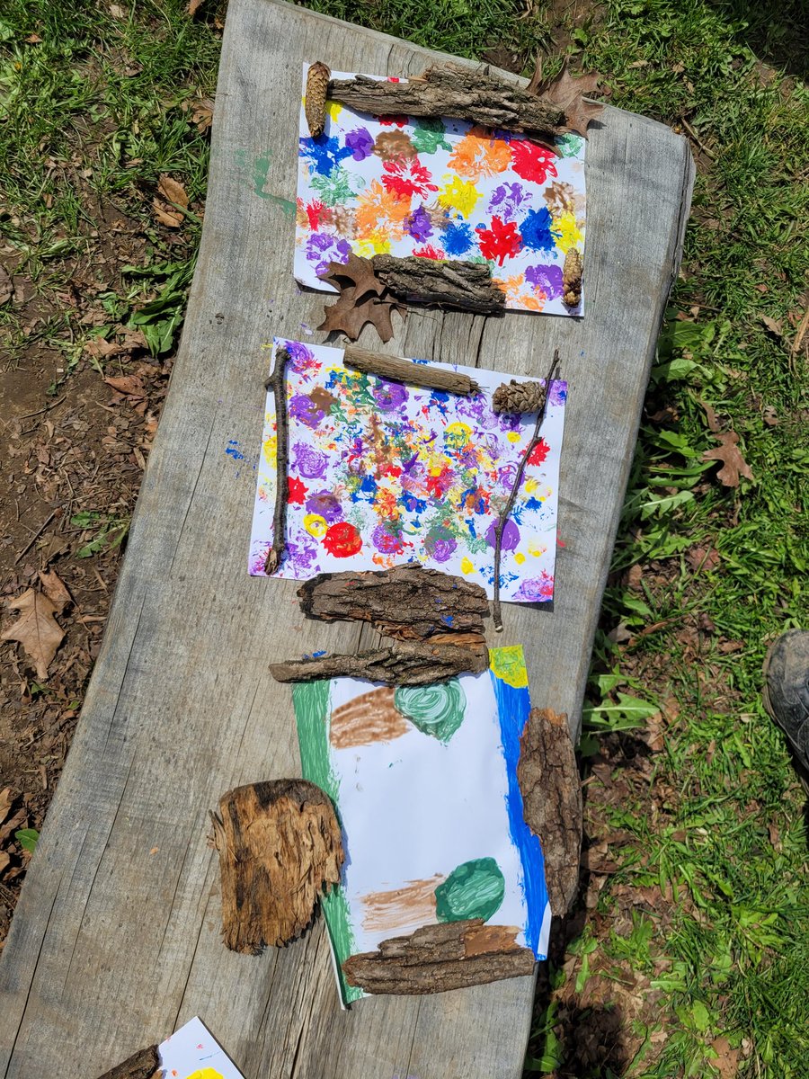 Ms_Mme_Li's tweet photo. Took our art lesson outdoors today and used dandelions ask our paint brushes! Look at all this amazing creativity 🤩🎨 @GenCrerar @MrsSharonLin @EcoSchoolsTDSB

#outdoored #outdoorart #getoutsidemonth https://t.co/VWugK8immO