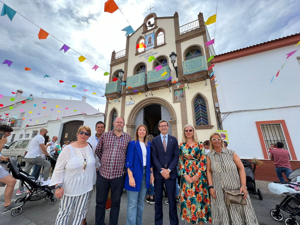 ParadelaJSr's tweet photo. Visita hoy a @Oleodiel, conociendo el trabajo de esta cooperativa oleícola premiada junto a Paqui Rosa, con un proyecto ilusionante para #Gibraleón. Y parada en #Valverde para dar a conocer el apoyo que estamos dando a la #industria textil y de la madera, con tanto arraigo local. https://t.co/NDZyYNG3yy