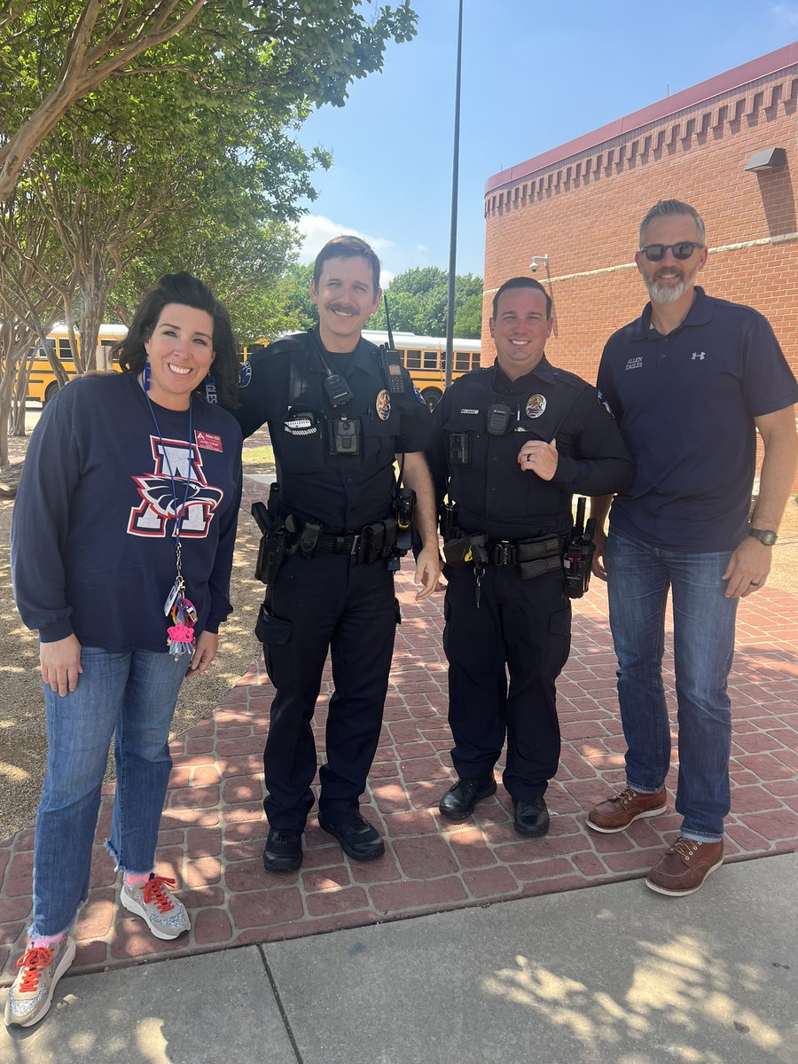 We appreciate our SRO and Allen PD for checking on our campus today.  Thank you for all that you do!