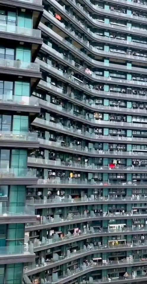 Whipper12's tweet photo. @CamGuthrie this is how we fix the housing crisis in Guelph 😁

This building in Hangzhou, China, is home to over 10,000 people! 😲 https://t.co/Tb8vPg5J9h https://t.co/L3o8kwQYIG