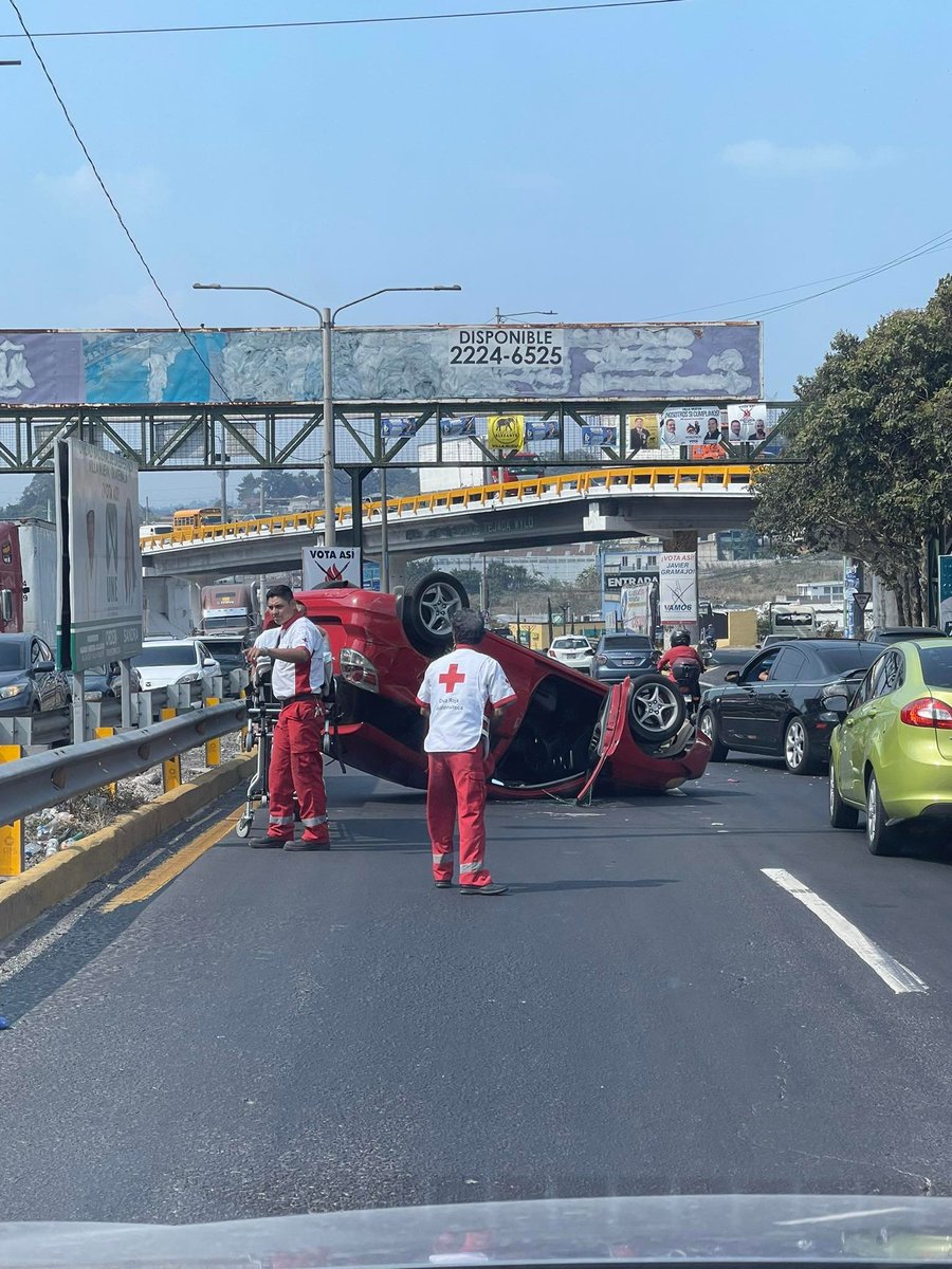 PampichiNews's tweet photo. MUCHA PRECAUCIÓN ⚠️ 
Accidente de tránsito en la ruta al Pacífico, en dirección norte. Cerca de Catalina Villa Nueva. Vehículo volcado. Preliminarmente no se reportan víctimas mortales. Cruz Roja atiende la emergencia 

> https://t.co/MsdV74HhX0 < https://t.co/YwCpMdqxQP