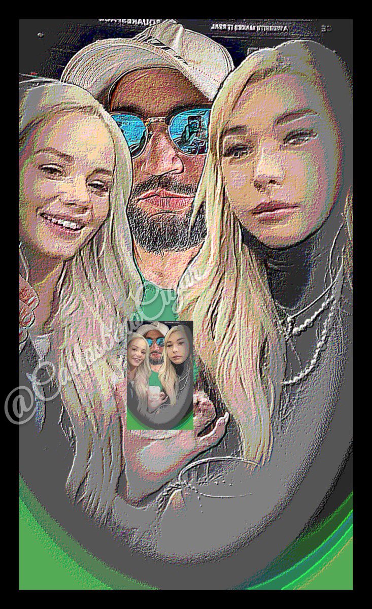 CarlosBtnoCigar's tweet photo. @RealElsaJean96 Creepy photobomb π #SupLadies? ππ https://t.co/I4Mfh8Ccrp