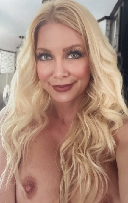 This has been a rough few months for me; without going into it, I feel badly that I haven&rsquo;t been my normally<a href="/tag/bodysuit"class="tags"><span>#bodysuit</span></a><a href="/tag/grateful"class="tags"><span>#grateful</span></a><a href="/tag/thankyou"class="tags"><span>#thankyou</span></a><a href="/tag/armstands"class="tags"><span>#armstands</span></a>