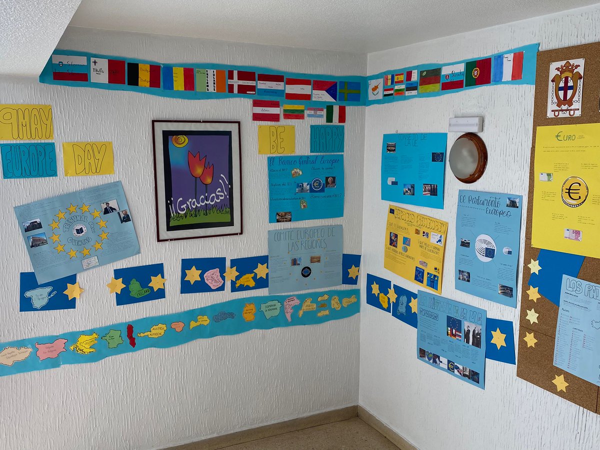 El 9 de Mayo se celebra el día de Europa y nuestros alumnos de la ESO han estado decorando los pasillos. Happy 9th May 
, Europe Day! El pasillo de la ESO conmemora este día  en español, inglés y francés. #DíadeEuropa #EuropeDay #Trinitarias #Alcorcón