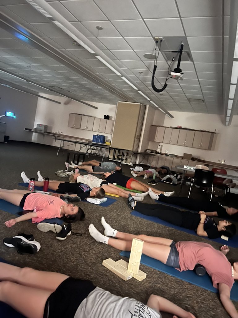 MissGalvan1's tweet photo. After a great conference performance we were in need of a good yoga recovery day! #khmstrack #kanelandpride https://t.co/QTJR88qdzr