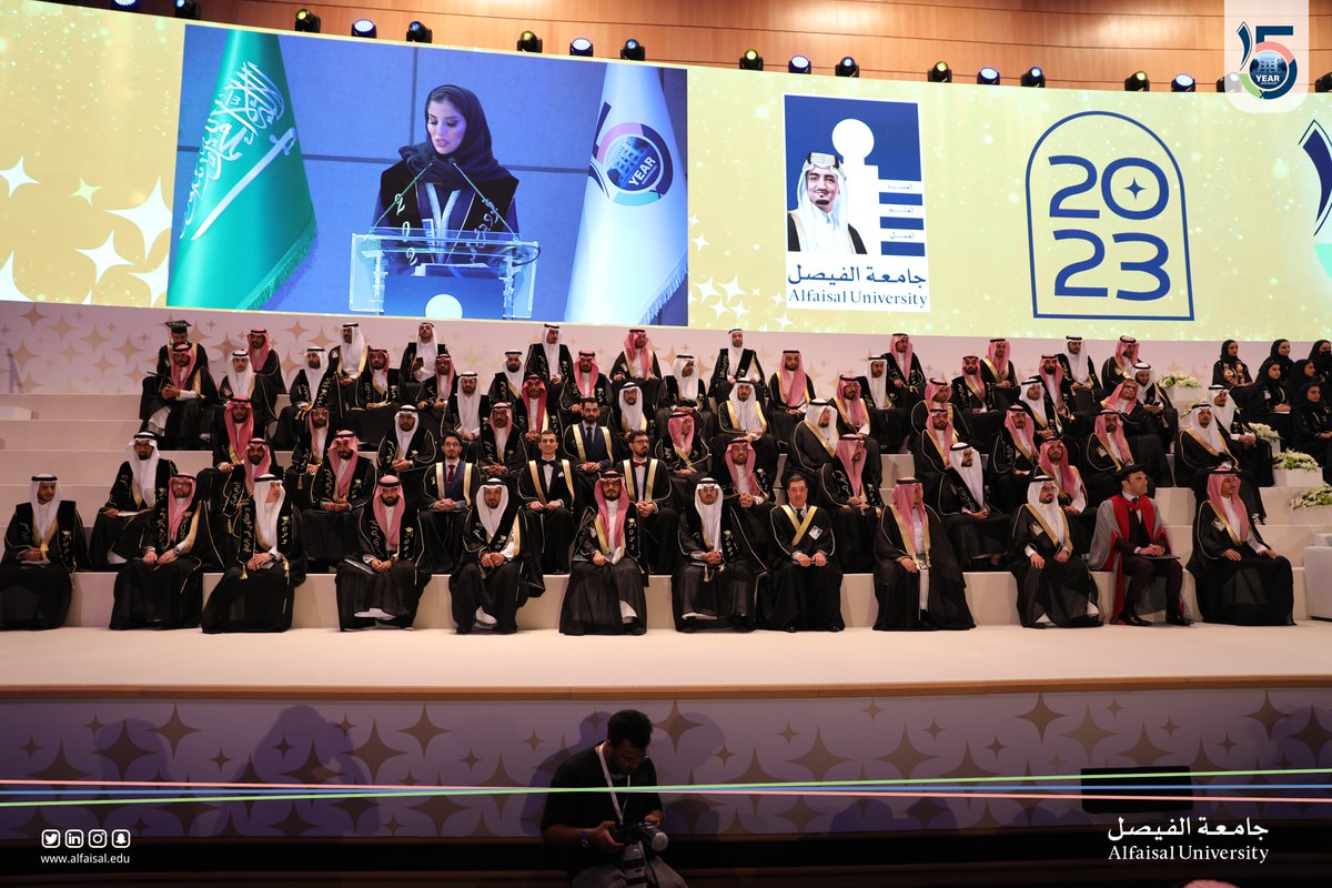 Alfaisaluniv's tweet photo. صاحب السمو الأمير بندر بن سعود بن خالد آل سعود، الأمين العام لمؤسسة الملك فيصل الخيرية، يشرف حفل تخريج الحاصلين على درجة الماجستير – كلية الأعمال وكلية الطب. #جامعة_الفيصل   #عقيدة_علم_عمل https://t.co/qEbWZVS5NH