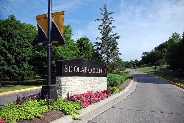 Thank you Coach Kosmoski for a great visit! <a href="/StOlafMBB/">St. Olaf Men's Basketball</a> <a href="/BHS_BoysHoops/">Boys Basketball</a>