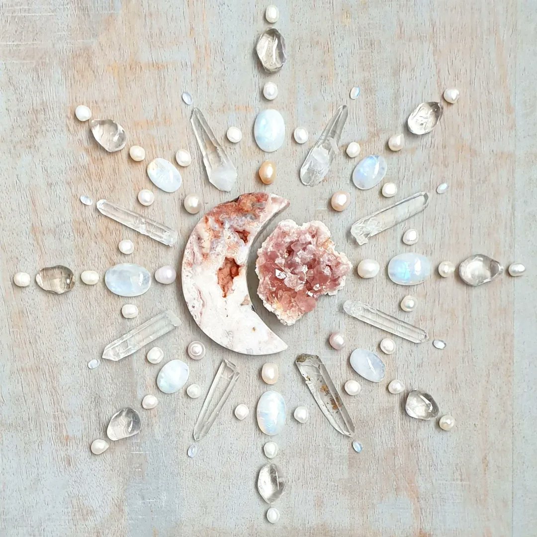 LisaShambrook's tweet photo. A #CrystalGrid for May's #FlowerMoon for Harmony and Peace.
Centred with a #CrazyLaceAgate crescent moon for grounding and stability and a #PinkAmethyst cluster for harmony and emotional balance. https://t.co/SP4iEblyiM