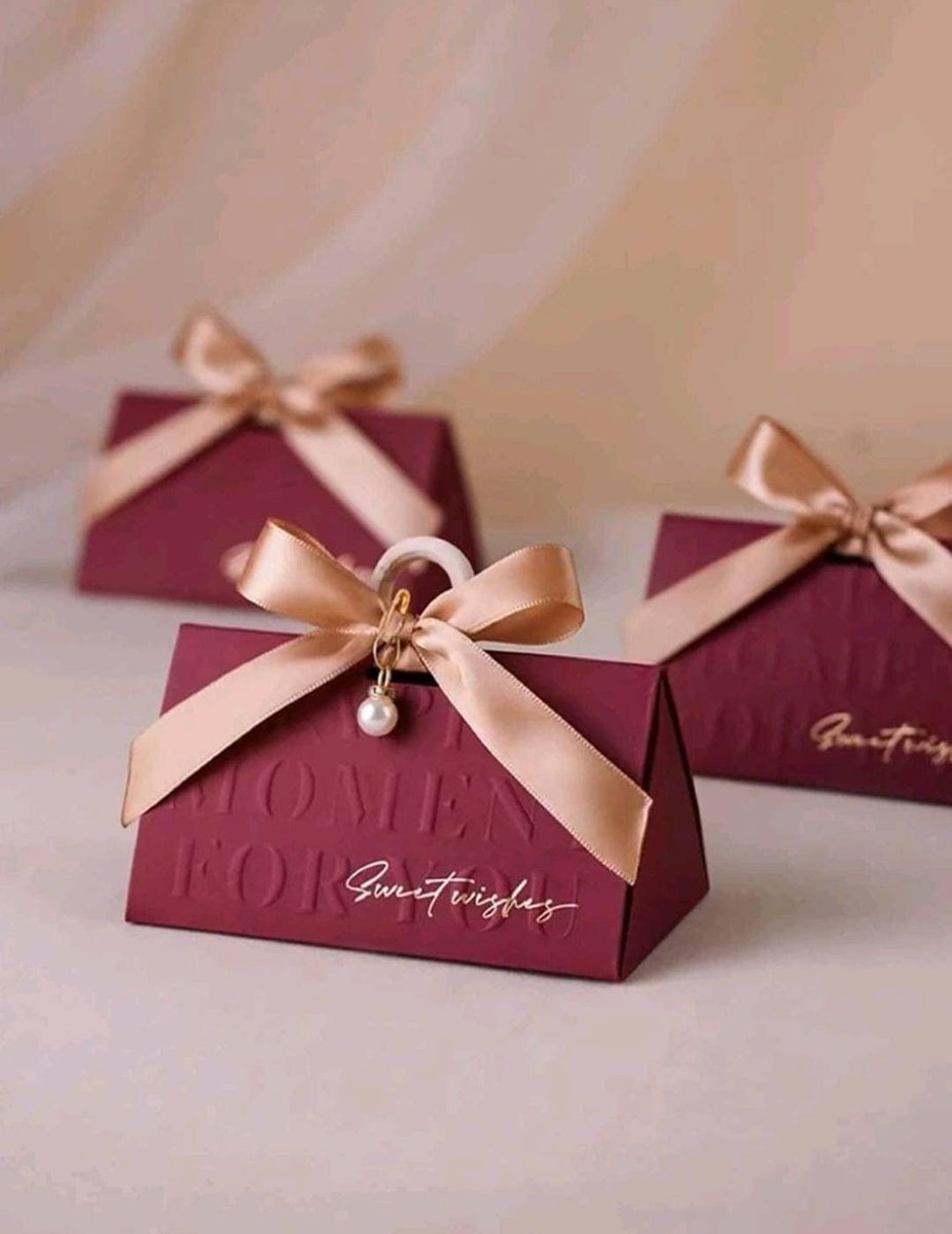 #etsy shop: 
Gift bags - Luxury 'Sweet Wishes'

#etsyukseller #giftbag #luxurygiftbag #quirkycreationsni #lovegiftbox #valentinesgiftbox #weddinggiftbox  etsy.me/3HPN0c3
