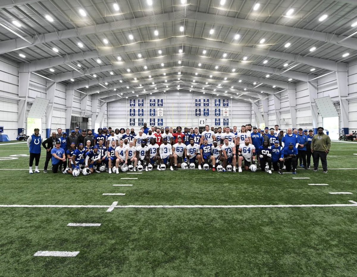Rookie Mini camp team photo. 💙 #Colts #ForTheShoe