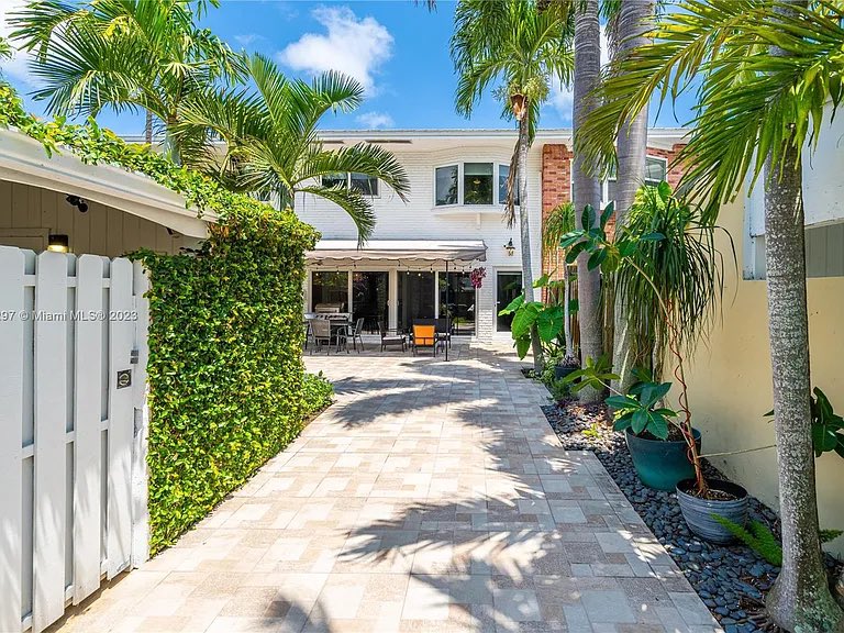 Chrissstopher_'s tweet photo. This townhouse in Wilton Manors 🤩 https://t.co/7X88feWZEb