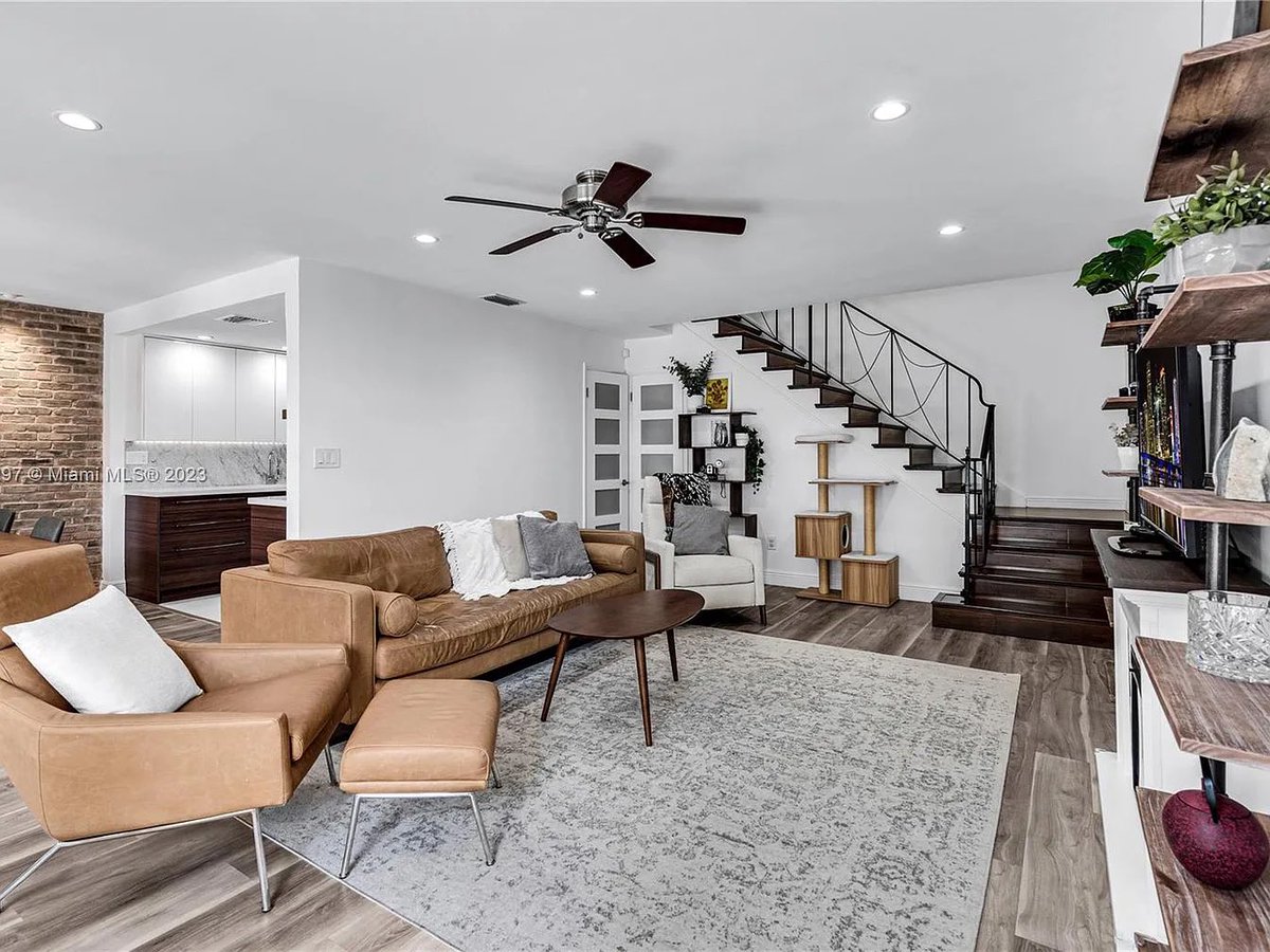 Chrissstopher_'s tweet photo. This townhouse in Wilton Manors 🤩 https://t.co/7X88feWZEb