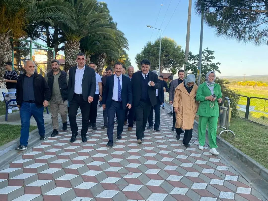 akkadinhavran10's tweet photo. Büyükşehir Belediye Başkanımız Yücel YILMAZ ve AK Parti Balıkesir İl Kadın Kolları Başkanımız Meral CENGİZ  ile Havran Esnafımızı ziyarette bulunarak Genelbaşkanımız Ve Cumhurbaşkanımız Recep Tayyip ERDOĞAN’ın selamlarını ilettik.Hemşehrilerimizin desteği ve dualarıyla yola devam https://t.co/KfkmSBG2Hg