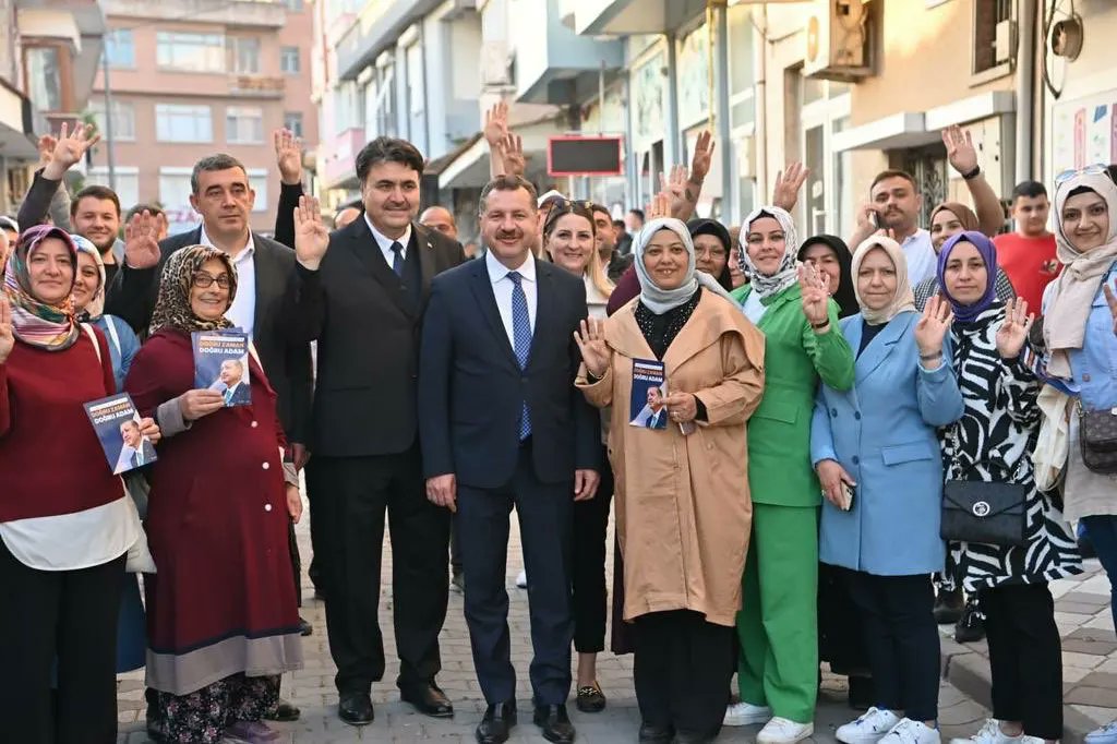 akkadinhavran10's tweet photo. Büyükşehir Belediye Başkanımız Yücel YILMAZ ve AK Parti Balıkesir İl Kadın Kolları Başkanımız Meral CENGİZ  ile Havran Esnafımızı ziyarette bulunarak Genelbaşkanımız Ve Cumhurbaşkanımız Recep Tayyip ERDOĞAN’ın selamlarını ilettik.Hemşehrilerimizin desteği ve dualarıyla yola devam https://t.co/KfkmSBG2Hg