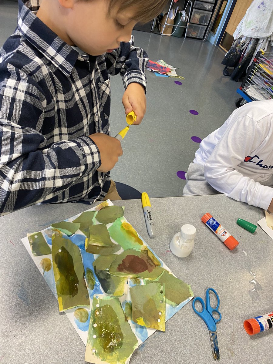 #Choice and #agency allow for student #voice to shine through their artwork. Our studio is bustling with energy!
#LyonLearners #WeAreD34 #TABchat #engagement #edutwitter #artsed