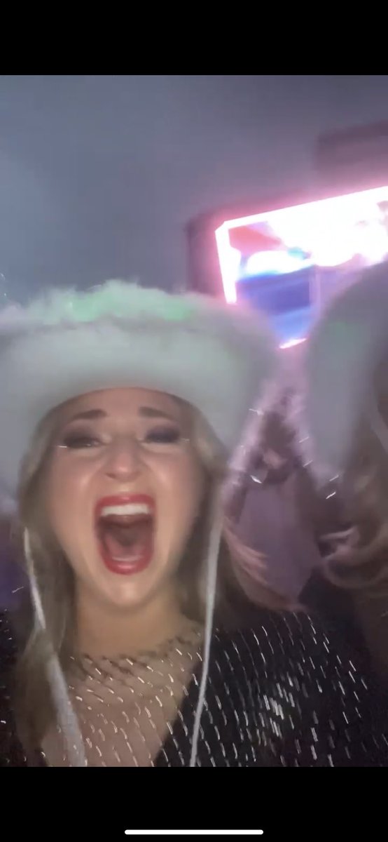 auddgee's tweet image. Graduating college in a couple days &amp;lt;&amp;lt;&amp;lt;&amp;lt; Taylor Swift in Nashville
@taylornation13 
#ErasTourNashville