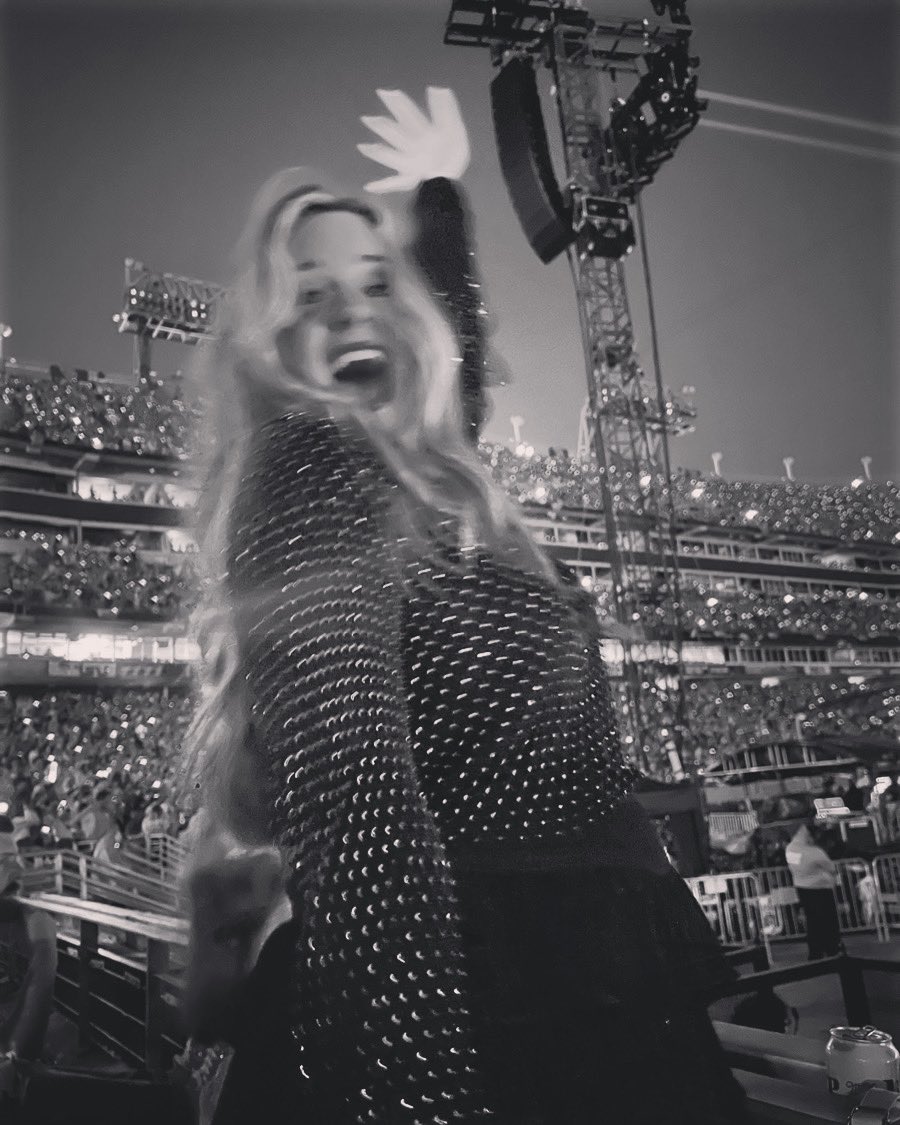 auddgee's tweet image. Graduating college in a couple days &amp;lt;&amp;lt;&amp;lt;&amp;lt; Taylor Swift in Nashville
@taylornation13 
#ErasTourNashville