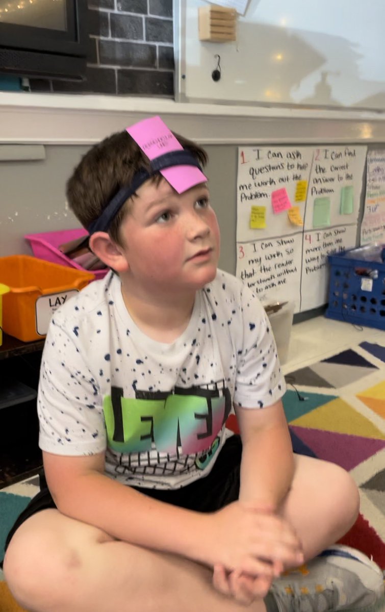 We love playing geometry headbands 💛🖤 #theknightway