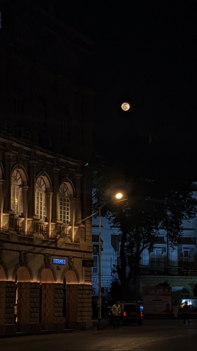 Rushike70950682's tweet photo. Night views of historical buildings of #Mumbai
#teampixel https://t.co/bB6z3m8WCI