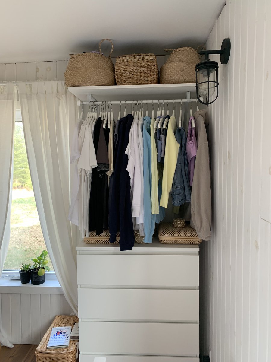 annaamarier's tweet image. Petit après-midi de ménage 🧽🧺 Garde-robe avant vs après 🫶🏻 
 #springreset