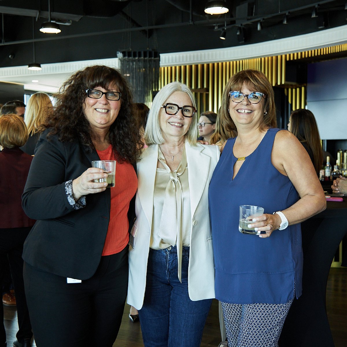 mykingandbay's tweet photo. It was our honour to host female leaders from @Cisco, @Bell, and @IngramMicroCA in our Lounge for an unforgettable event. Read more about this memorable event here: https://t.co/t6A9fq4iHp
#MyKingAndBay #ElevatedEvents #CuratedEvents #MemorableEvents #CorporateEvents https://t.co/Sp174mfQUD