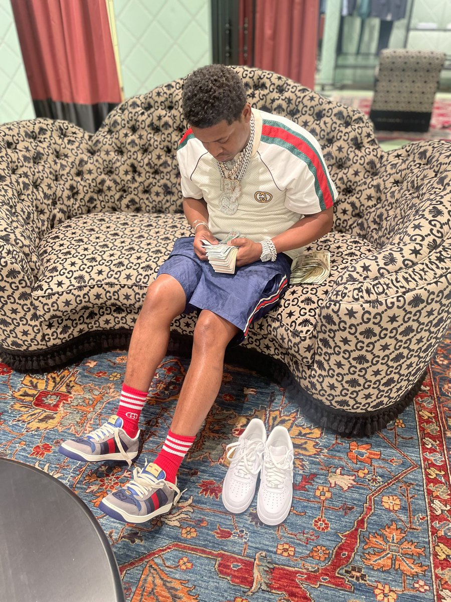 moneyteam_baby's tweet photo. A lot of niggas getting money I’m one of them niggas https://t.co/63LrTEdbK3