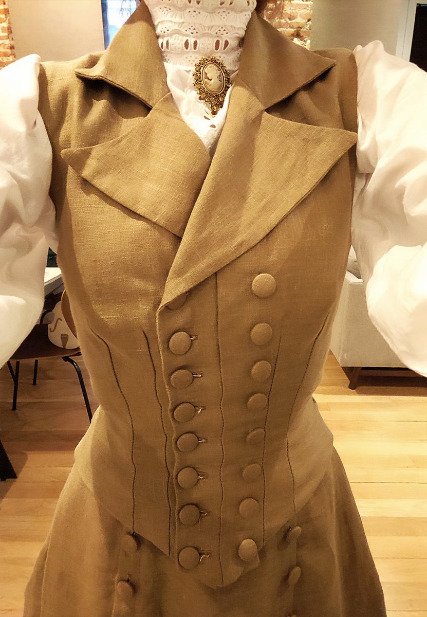 NipuniPlays's tweet photo. I got another edwardian set and it is my new favourite 😭💕 https://t.co/fRQe1mCZGb