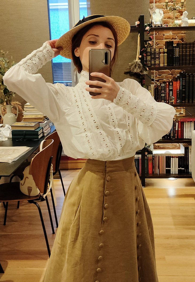NipuniPlays's tweet photo. I got another edwardian set and it is my new favourite 😭💕 https://t.co/fRQe1mCZGb