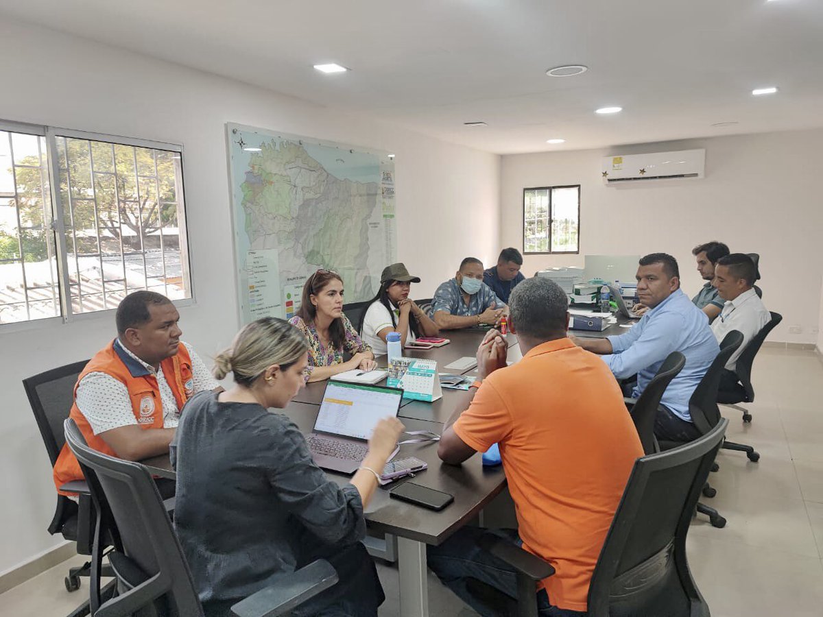 essmar_esp's tweet photo. #AEstaHora llevamos a cabo mesa de trabajo con Gestión del Riesgo y Cambio Climático @OgriccOficial con el fin de establecer una programación de la ruta y los sectores que se abastecerán con medios alternos durante la temporada de verano. 

#EssmarEsDeTodos https://t.co/8NJp8vAAS7