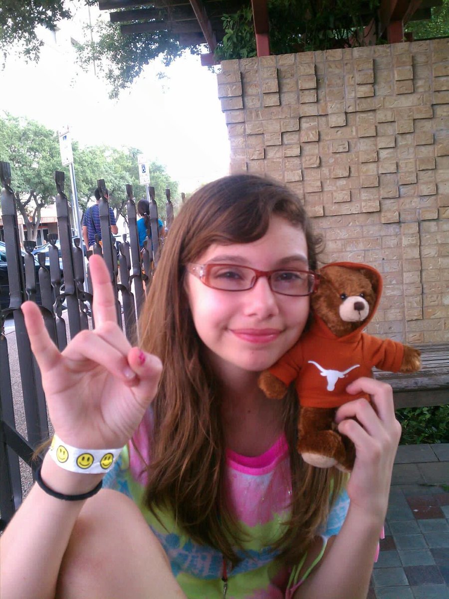 aavocaro's tweet photo. hook ‘em forever https://t.co/qLYaiyrMus