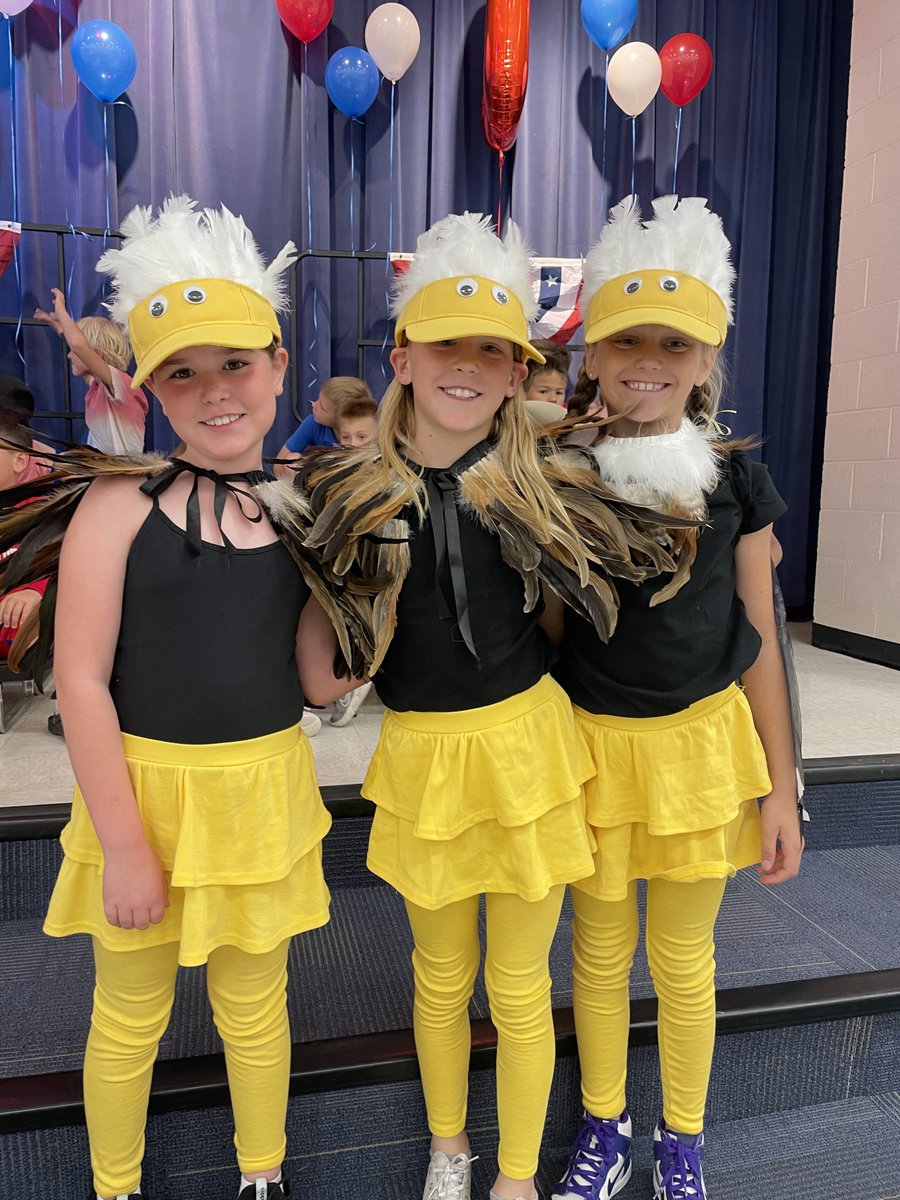 What's at 1600 Pennsylvania Ave? The White House, which was just one of the many "American Symbols on Parade" last Friday at LMES! 2nd graders treated the younger grades as well as community members and Kiwanis members to this musical tour of some of America's most loved symbols!
