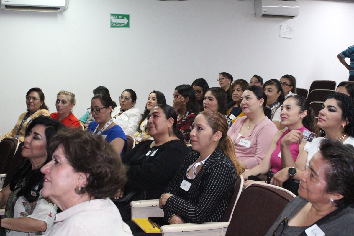 Lupitaarruba's tweet photo. Grandes enseñanzas nos dejó la conferencia “Si todo lo hago tan bien, ¿por qué me siento tan mal?”
Muchas gracias Marilupe Rodríguez @DProfesionMujer por compartir tus experiencias con las mamás de la Sindicatura Municipal 

#EnHilo 🧵 https://t.co/gGO43eoaNu