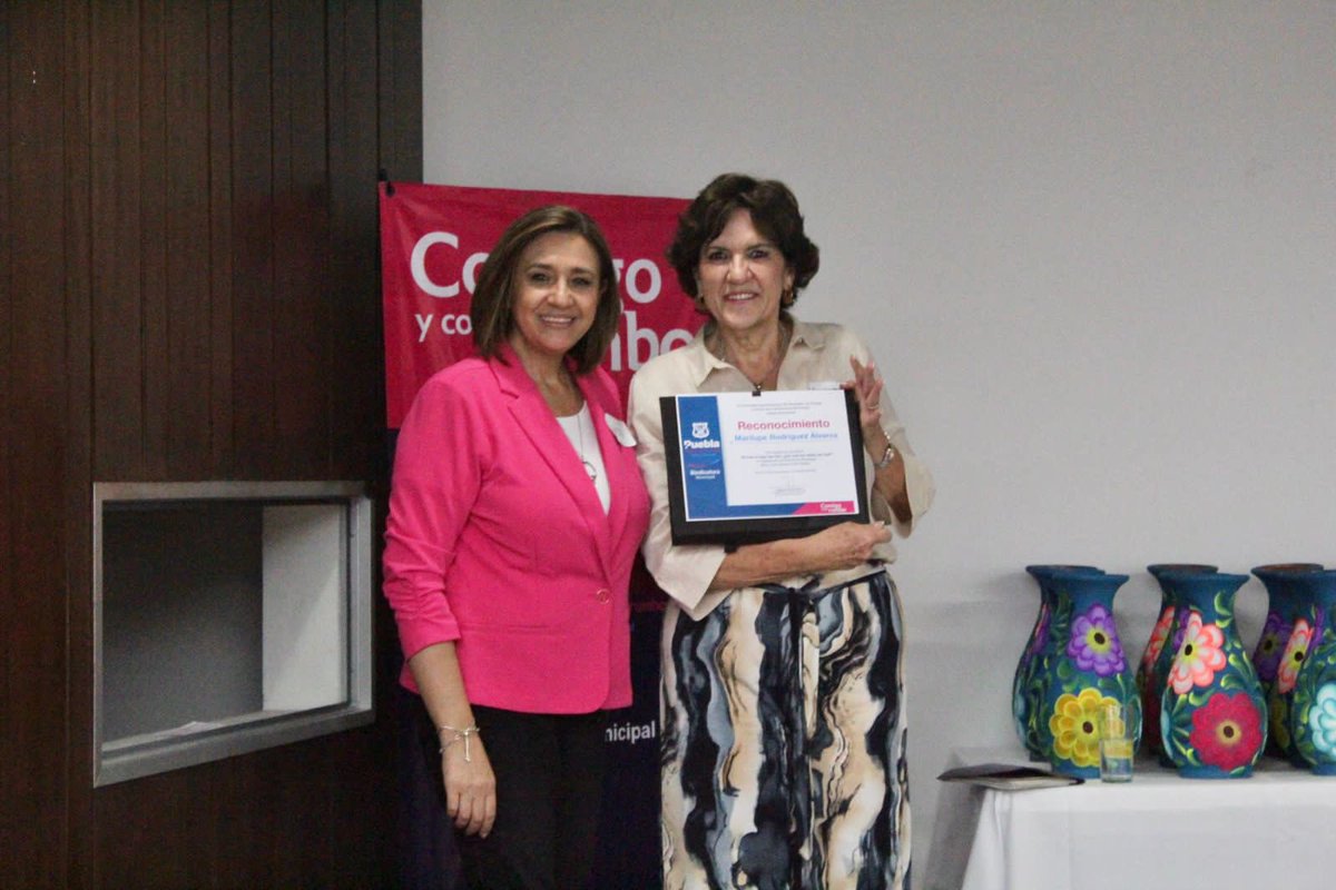Lupitaarruba's tweet photo. Grandes enseñanzas nos dejó la conferencia “Si todo lo hago tan bien, ¿por qué me siento tan mal?”
Muchas gracias Marilupe Rodríguez @DProfesionMujer por compartir tus experiencias con las mamás de la Sindicatura Municipal 

#EnHilo 🧵 https://t.co/gGO43eoaNu