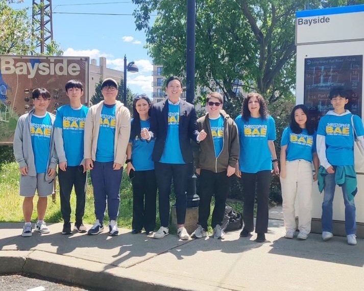 TOsherov's tweet photo. A great day canvassing for #Bae4CD19 in #Baeside with the #Baeterns. I ❤️ the new #Bae swag!
#ChristopherBae
#RankBaeFirstChoice #FlipCD19Blue #ImABaeliever bayside https://t.co/YGuR3mzkms