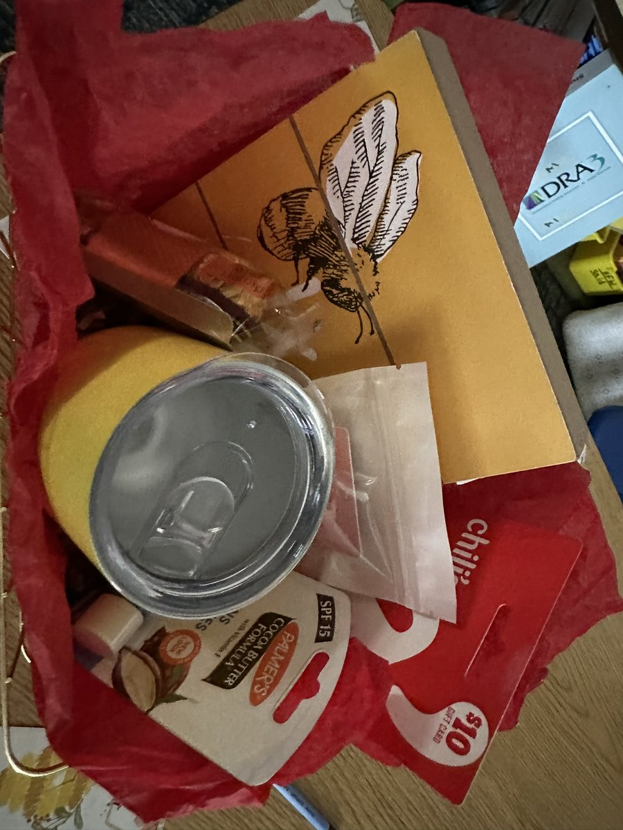 mrssweetbees's tweet photo. This sweet basket from this sweet friend ❤️🎉 @BretHarteSchool https://t.co/EbhNK9Tui2
