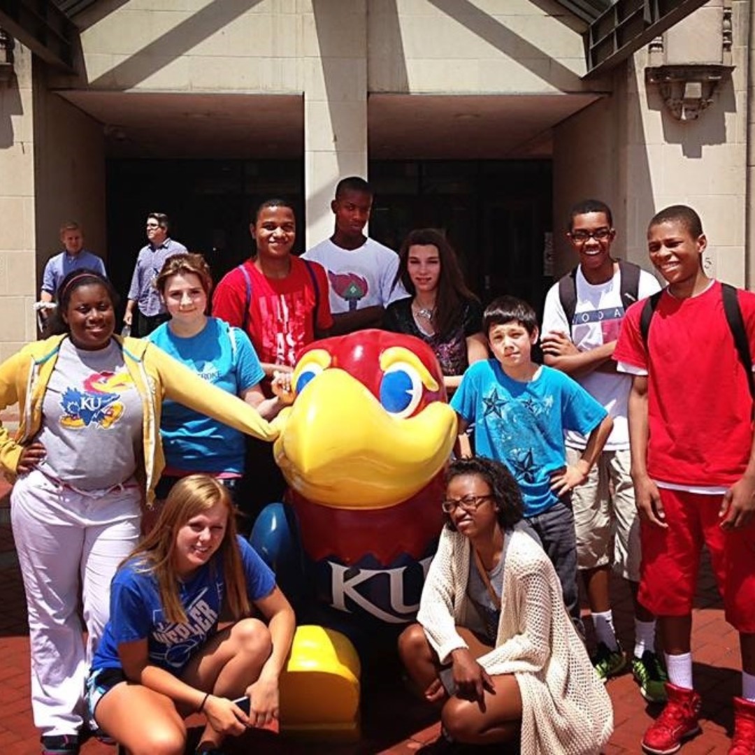 HelpKCKids's tweet photo. In 2022, we took our teens to over 20 college campuses to experience higher ed first-hand. This would not be possible w/o the support of our #ClubHeroes.  Help us continue to support  Club kids in their post-secondary dreams by joining us as a Club Hero!  https://t.co/xYRrkBctZD https://t.co/wxEzkuaXlQ