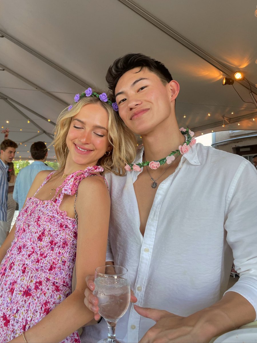 aaronmichaelk's tweet photo. guess the theme 💐 https://t.co/5TWYtY1ehs