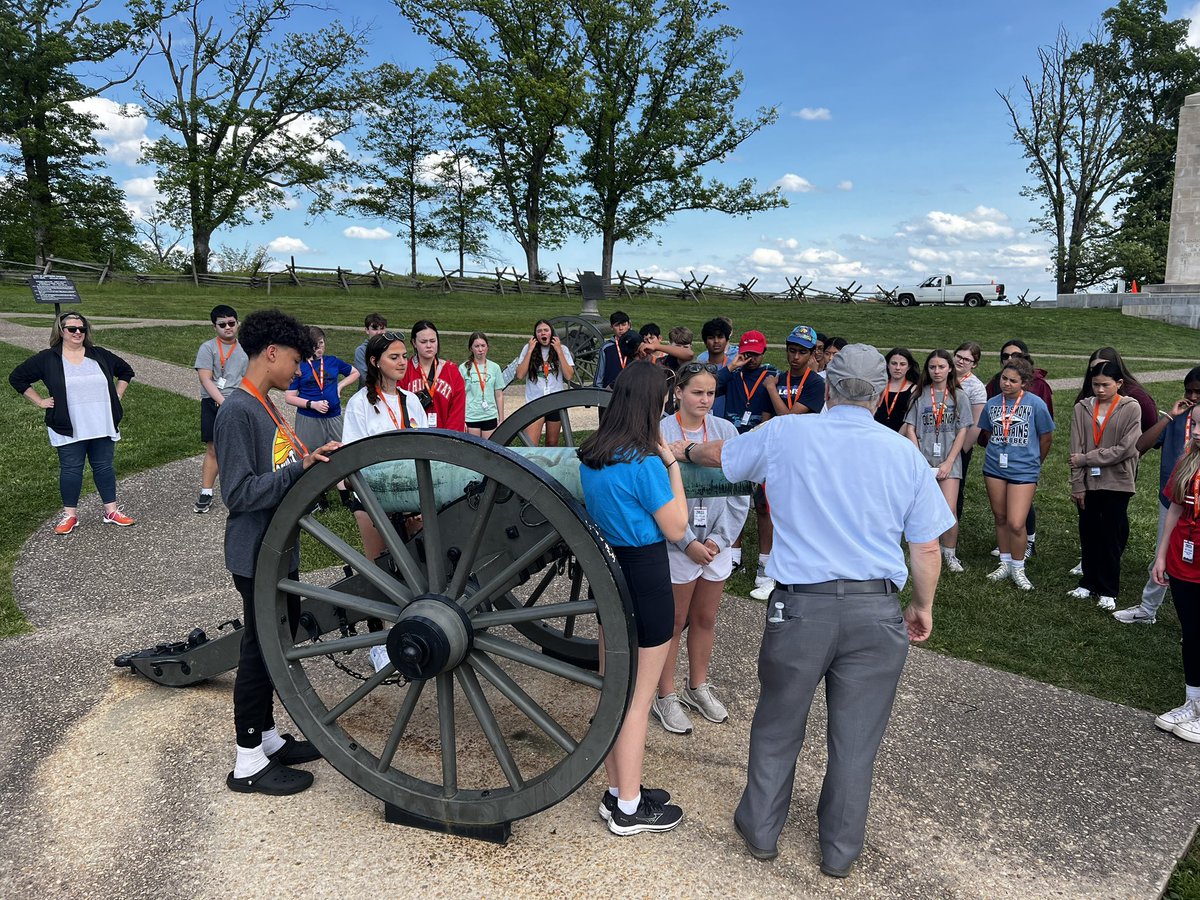 KellySyroka's tweet photo. Bus #4
Great trip to Gettysburg! Our tour guide Bob taught us A LOT! 
@OOMSDC @OOMS_OLSD https://t.co/S7qvZERc4h