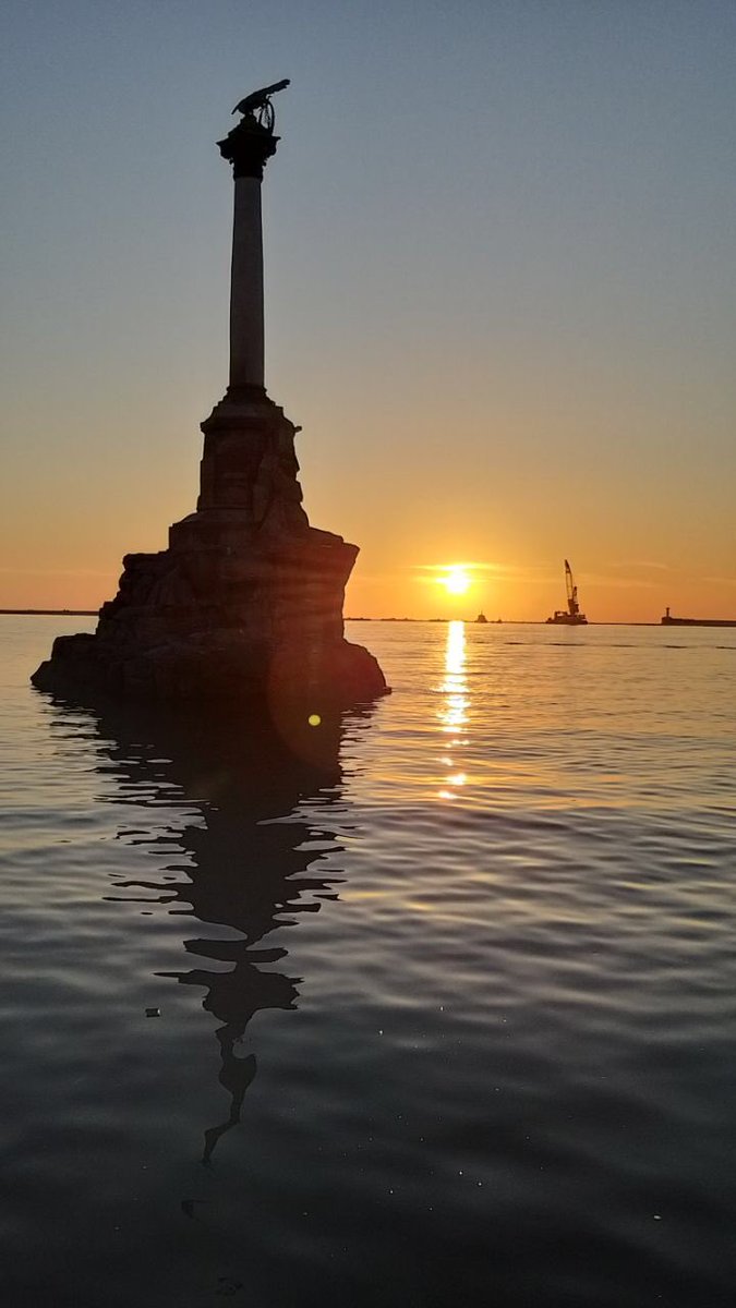 Сегодня в ночь опять пошли дожди в Крыму 😕
Хотя вот накануне застал картину маслом ✌🏻😎 Красотища!