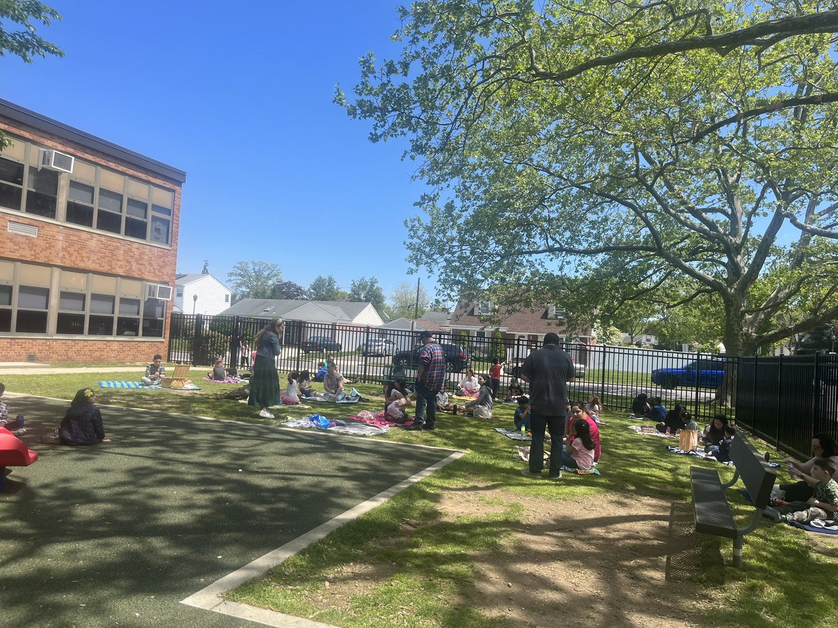 We had the best time at our “Special Person Picnic!” <a href="/WillowRoadVS13/">Willow Road School</a> <a href="/MsPulvidente/">Ms. Pulvidente✏️</a>