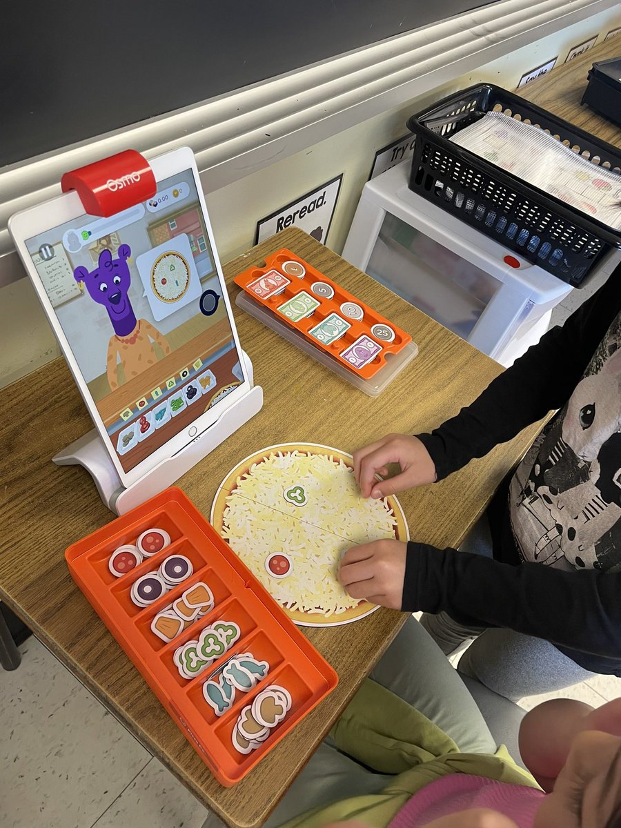 mssarracini's tweet photo. Today the students used the OSMO pizza game to practise their financial literacy skills 💰 @HST_YCDSB https://t.co/CmZ39uUlcW