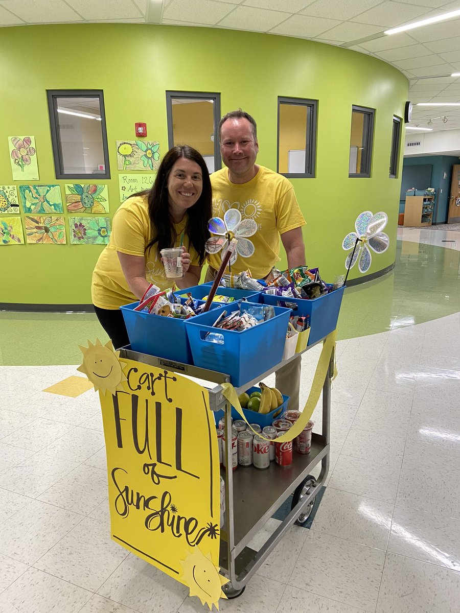 MrsBeckyComp's tweet photo. Thank you @MrsOswald1 and Mr. Bodeen for delivering snacks @Hamfamwildcats; we feel appreciated! #MolinePride #TeacherAppreciationWeek https://t.co/yiXssvTZz8
