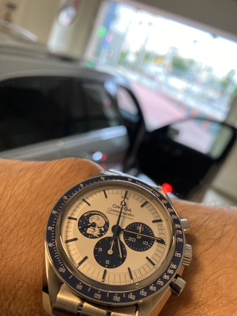 rc30kai's tweet photo. 令和5年5月9日 本日仏滅
火曜日の朝 車でお出かけ
羽田空港国内線第一ターミナル
ベトナムからのお客様 の
国内旅行 の見送り😎
本日の腕時計 毎週火曜日 は #SPEEDYTUESDAY
#スピーディーチューズデー
#スピードマスター
#オメガスピードマスター
#SpeedMasterSnoopy
#腕魂 #腕時計魂 https://t.co/ayt20gvtE4